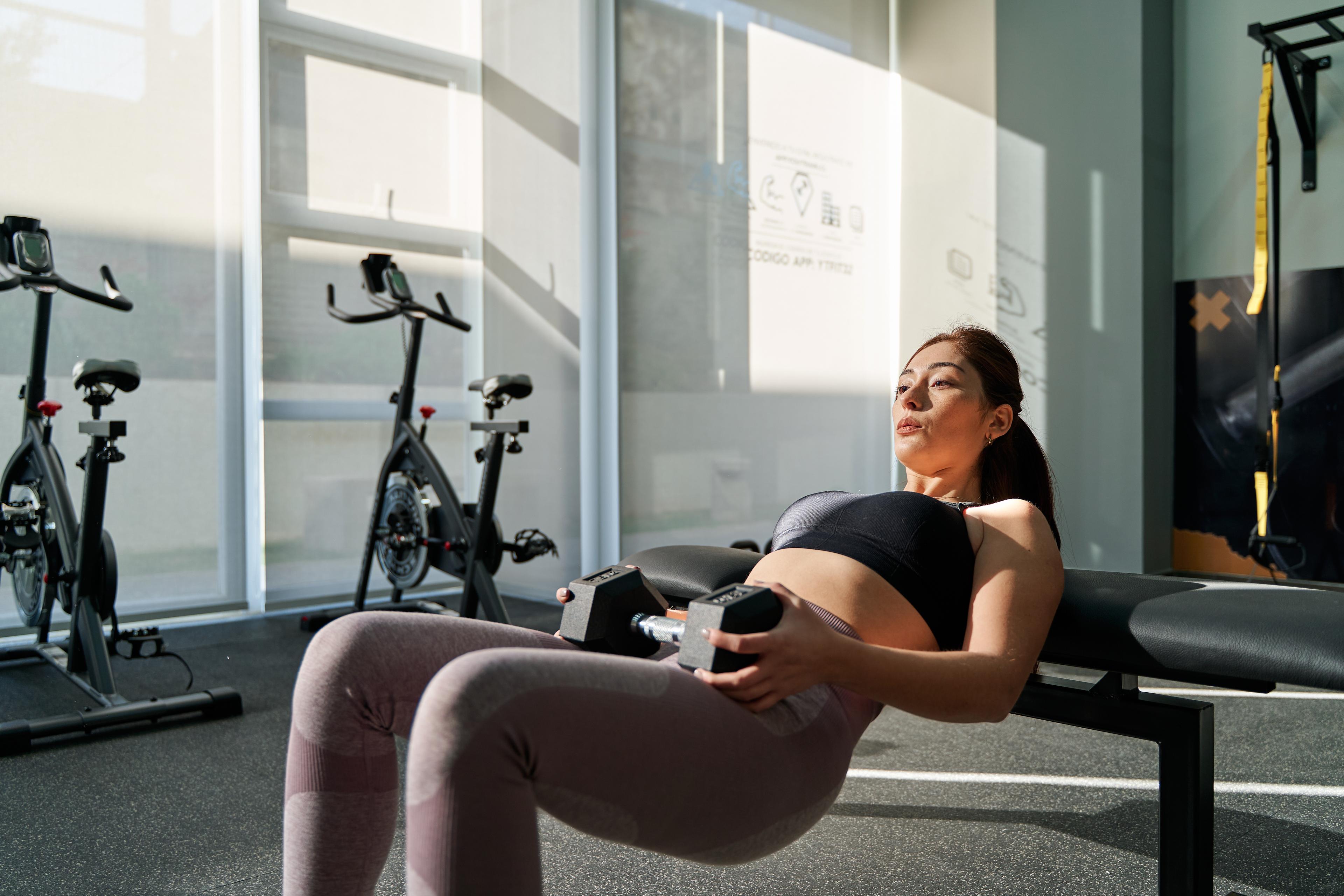 Dumbbell hip thrust | Shutterstock